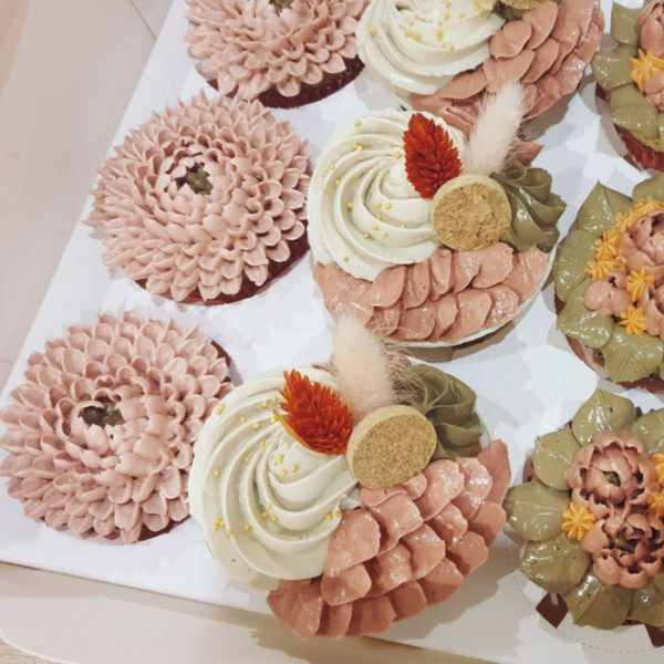 letisztult elegancia online kurzus termek porcukor kezmuves cukraszmuhely design torta cupcake szeged 1